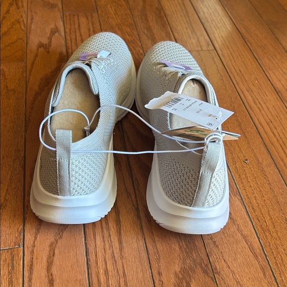 Sketchers sport in gray with memory foam - Picture 4 of 6